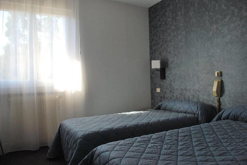 Brit Hotel Cahors - Le France Dış mekan fotoğraf